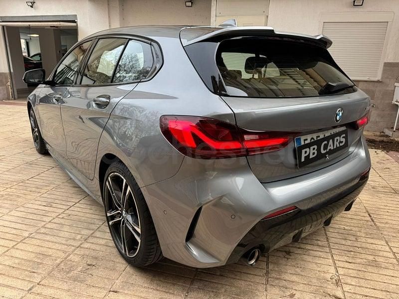 Usado BMW 118 M Sport 136 CV (100 kW) 2023 Gris / plata Utilitario