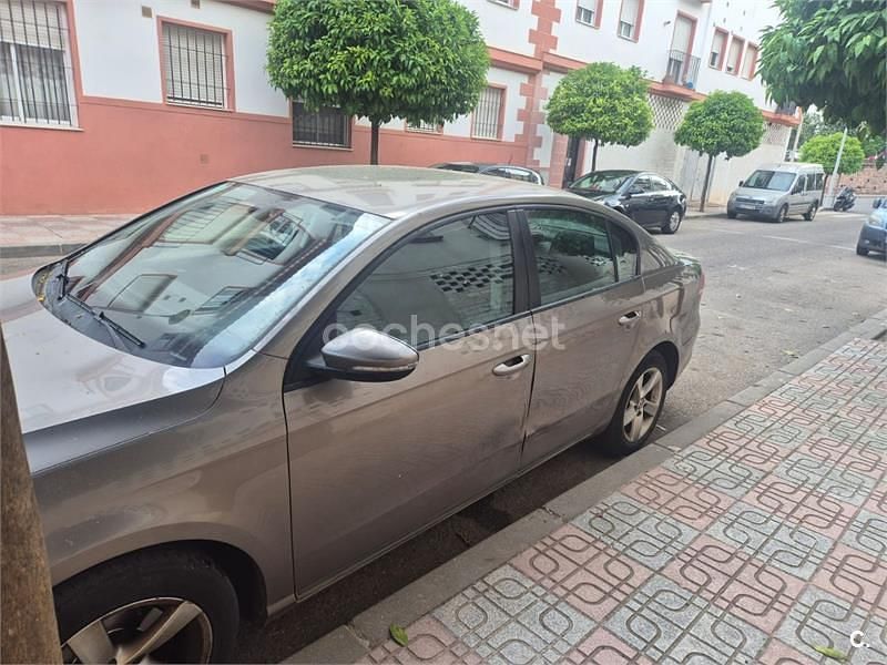 Usado VW Passat 105 CV (77 kW) 2011 Beige Berlina
