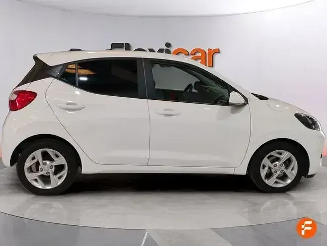 Używany Hyundai i10 67 KM (49 kW) 2022 Biały Hatchback