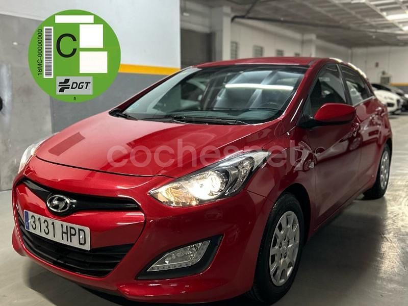 Rojo Usado 2013 Hyundai i30 Berlina | 7990 € (Buen precio) - Imagen 1/4