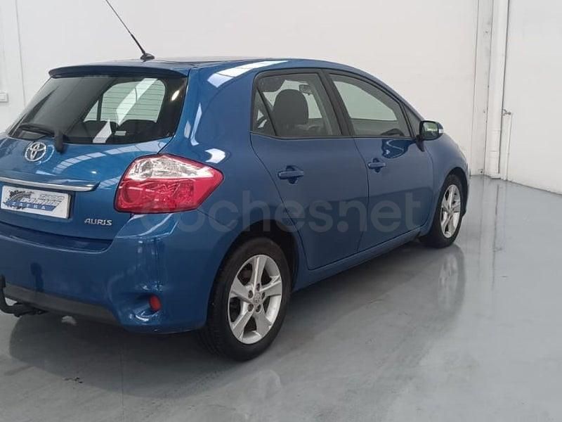 Usado Toyota Auris Active 90 CV (66 kW) 2010 Azul Utilitario