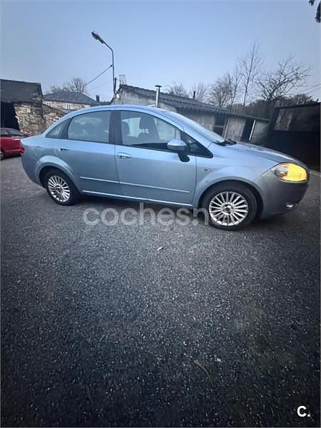 Usado Fiat Linea Emotion 90 CV (66 kW) 2008 Gris / plata Berlina