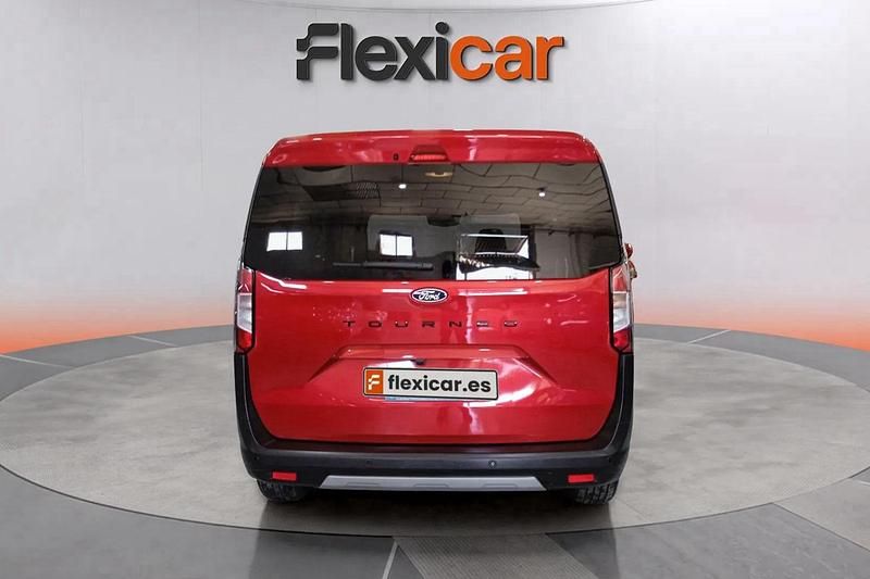 Usado Ford Tourneo Courier Titanium 125 CV (91 kW) 2025 Rojo Monovolumen