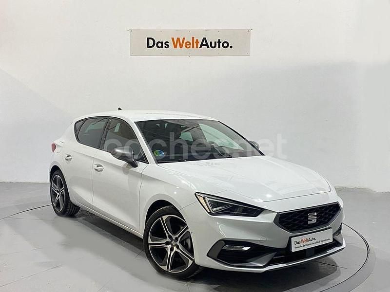 Blanco Usado 2025 Seat Leon FR Berlina | 27.900 € (Un poco caro) - Imagen 1/4