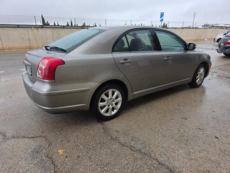 Usado Toyota Avensis Executive 177 CV (130 kW) 2006 Gris Berlina