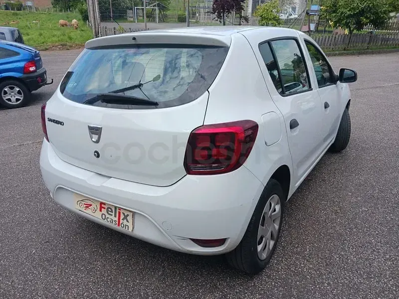 Usado Dacia Sandero Ambiance 75 CV (55 kW) 2017 Blanco Berlina