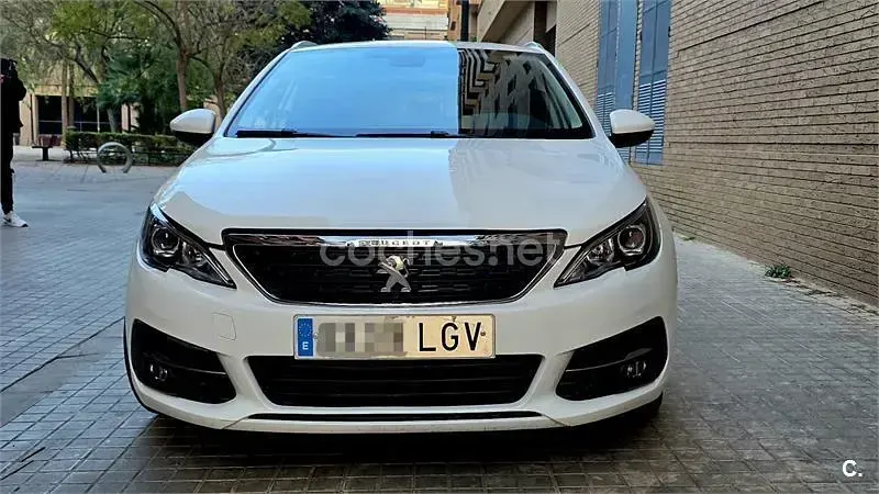 Usado Peugeot 308 SW Style 100 CV (73 kW) 2020 Blanco Familiar