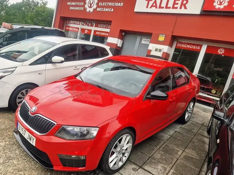 Usado Skoda Octavia RS 184 CV (135 kW) 2016 Rojo Familiar