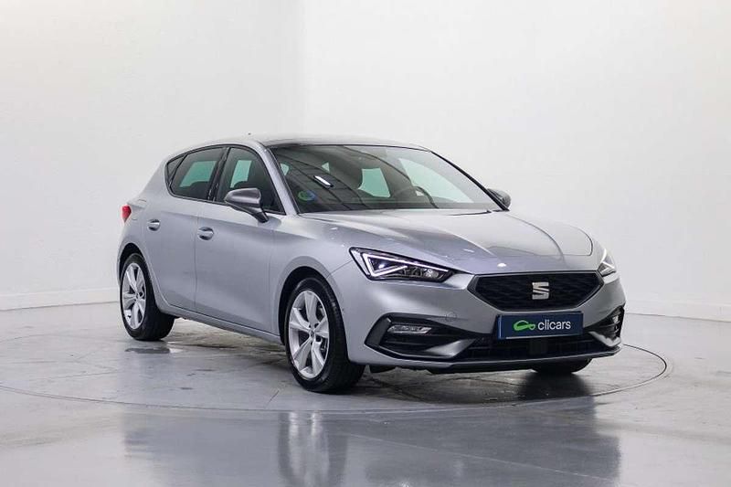 Usado Seat Leon FR 150 CV (110 kW) 2023 Gris Utilitario