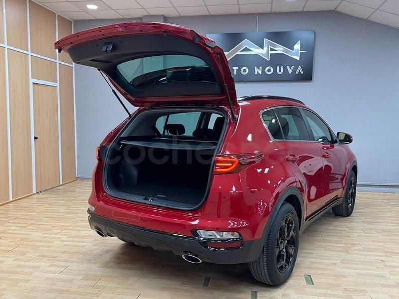 Usado Kia Sportage 136 CV (100 kW) 2022 Granate SUV