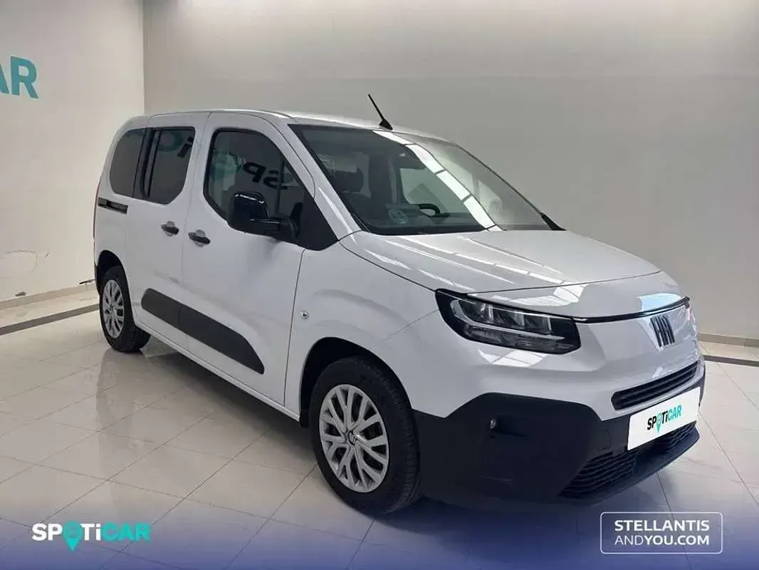 Usado Fiat Doblò 101 CV (74 kW) 2025 Blanco Monovolumen