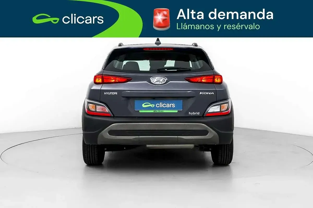 Usado Hyundai Kona 105 CV (77 kW) 2023 Gris SUV