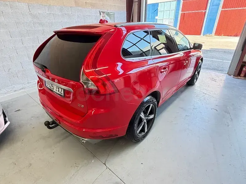 Usado Volvo XC60 R-Design Momentum 150 CV (110 kW) 2017 Rojo SUV