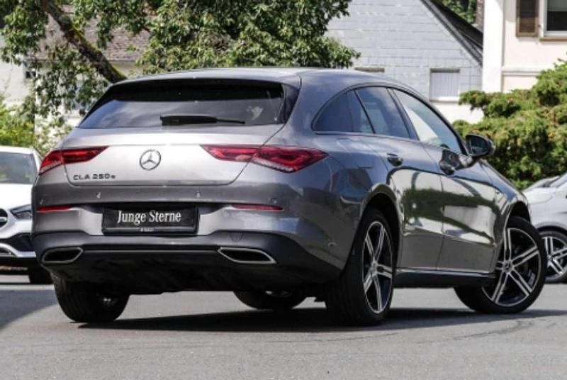 Usado Mercedes CLA250e Shooting Brake 163 CV (119 kW) 2023 Gris Familiar
