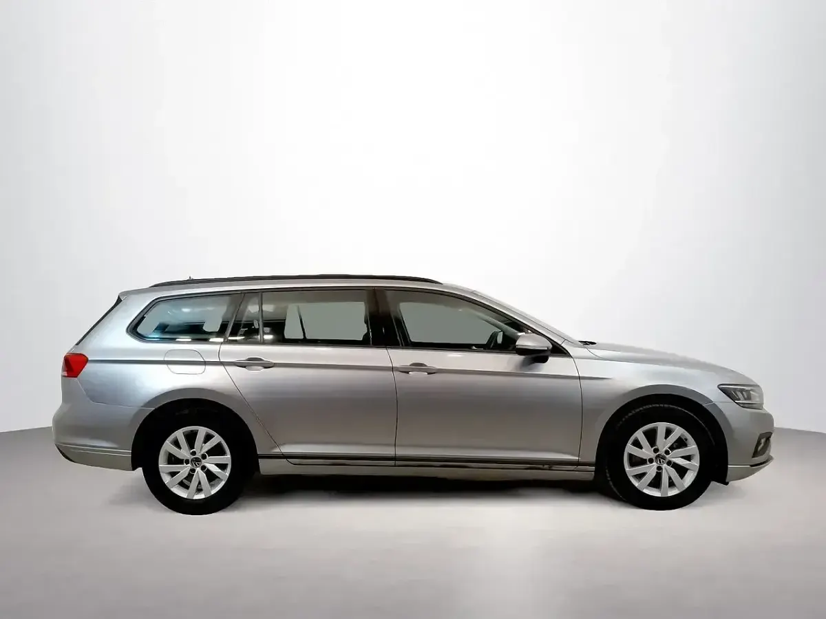 Usado VW Passat Business 150 CV (110 kW) 2022 Plateado Familiar