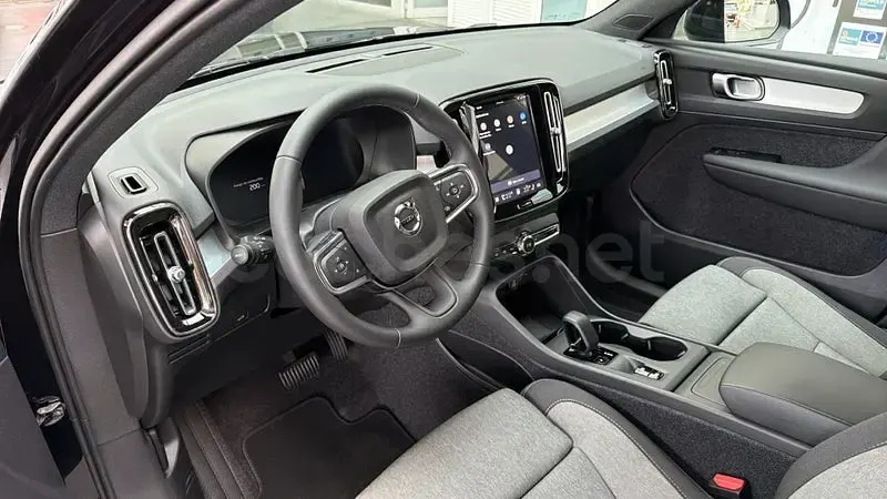 Usado Volvo XC40 Core 163 CV (119 kW) 2025 Negro SUV