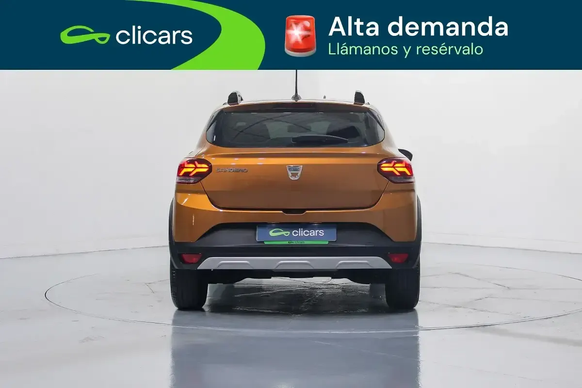 Usado Dacia Sandero Comfort 100 CV (73 kW) 2021 Naranja