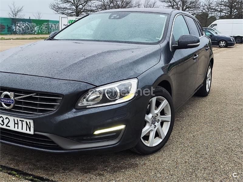 Usado Volvo V60 R-Design 136 CV (100 kW) 2013 Gris / plata Familiar