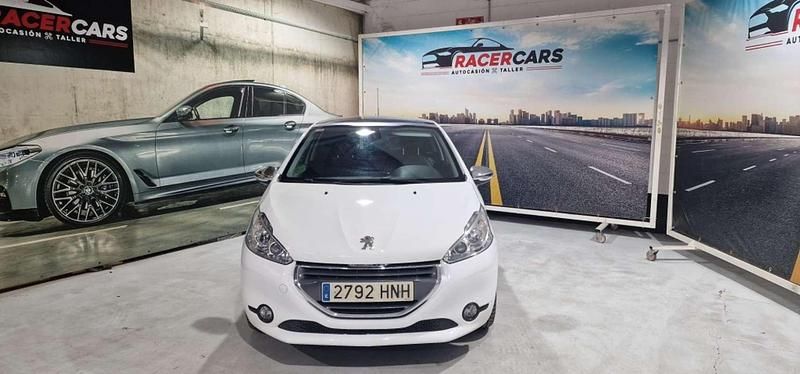 Usado Peugeot 208 Allure 156 CV (114 kW) 2012 Blanco Utilitario