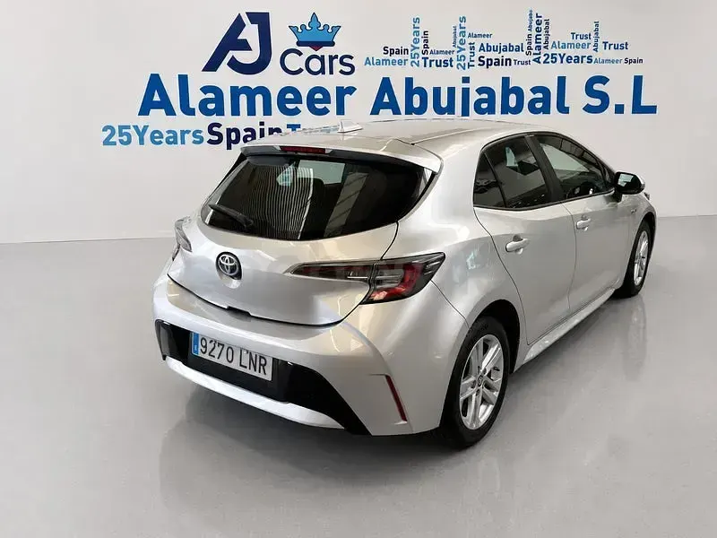 Usado Toyota Corolla Business Edition 122 CV (89 kW) 2021 Gris / plata Berlina