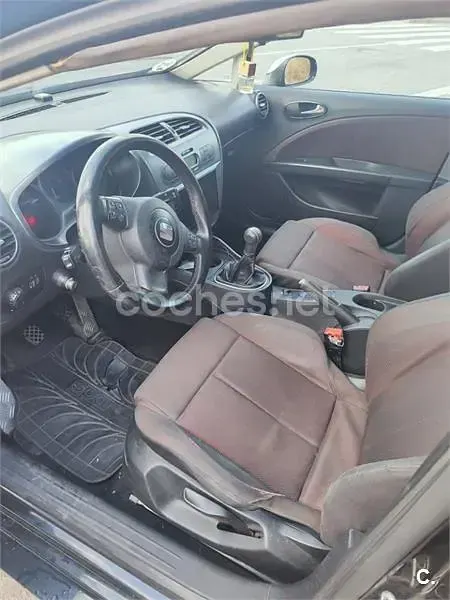 Usado Seat Leon Sport 140 CV (102 kW) 2006 Negro Utilitario