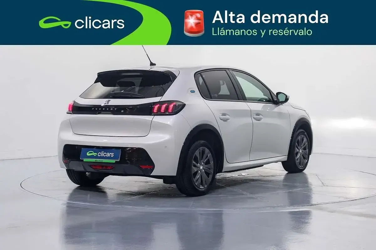 Usado Peugeot e-208 Allure 100 kW (136 CV) 2021 Blanco Utilitario