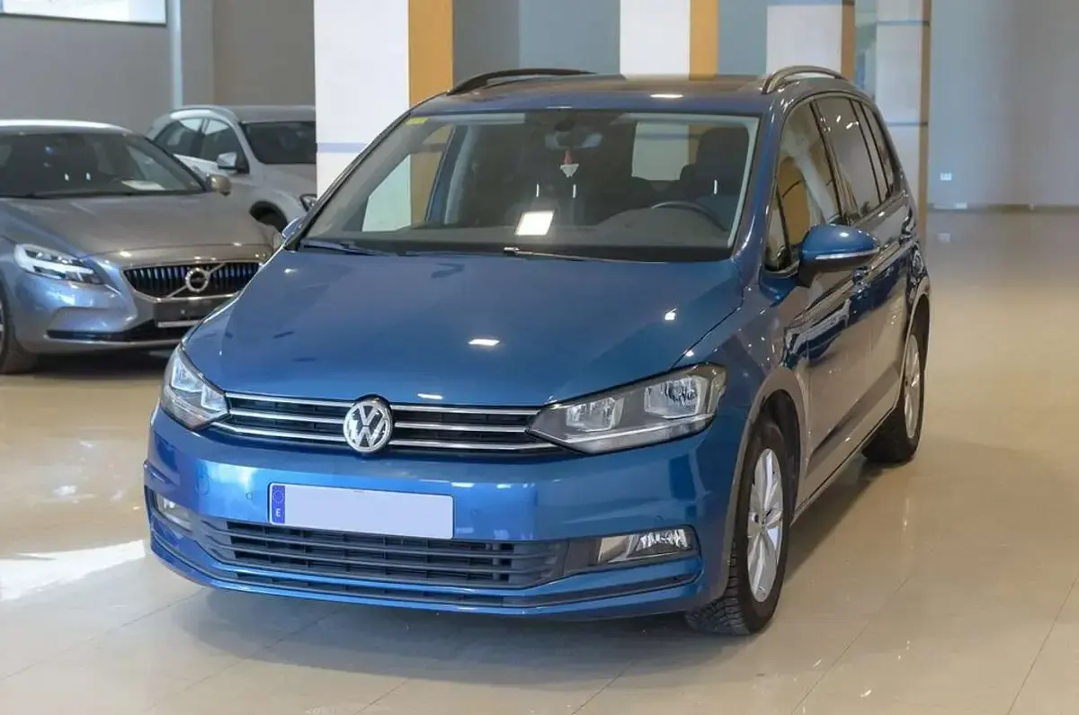 Usado VW Touran Sportline 116 CV (85 kW) 2016 Azul Monovolumen