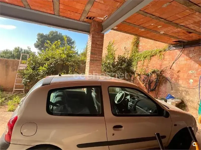 Begagnad Renault Clio II 75 HK (55 kW) 2001 Vit Sedan
