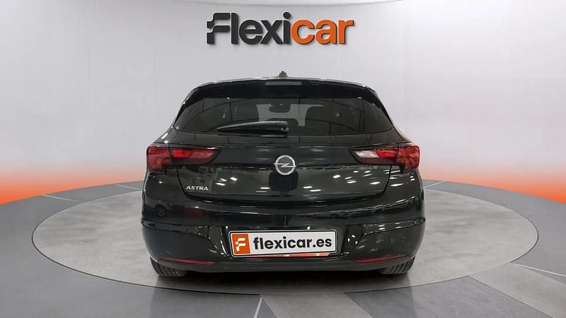 Usado Opel Astra 110 CV (80 kW) 2020 Negro Berlina