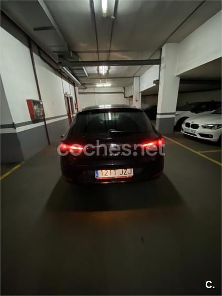 Usado Seat Leon Style 110 CV (80 kW) 2017 Granate Berlina