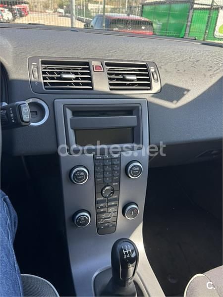 Usado Volvo C30 Kinetic 100 CV (73 kW) 2007 Gris / plata Utilitario