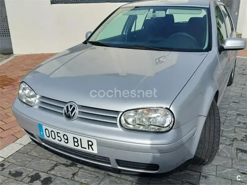 Usado VW Golf IV Highline 115 CV (84 kW) 2001 Gris / plata Berlina