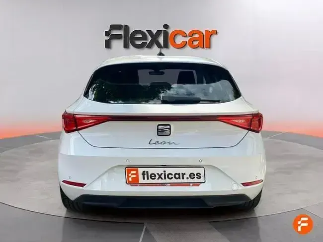Usado Seat Leon Style 116 CV (85 kW) 2025 Blanco Berlina