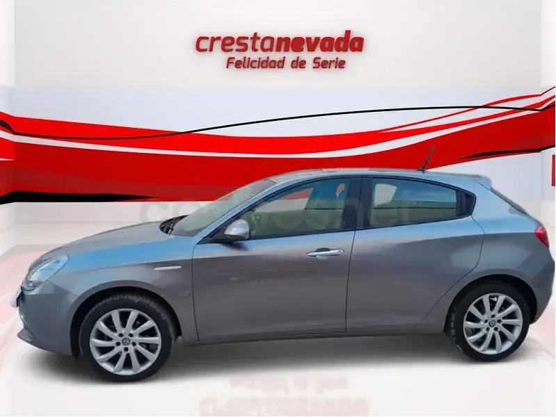 Usado Alfa Romeo Giulietta Super 120 CV (88 kW) 2021 Gris / plata Berlina