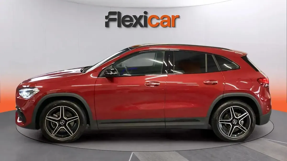 Usado Mercedes GLA200 150 CV (110 kW) 2023 Granate SUV
