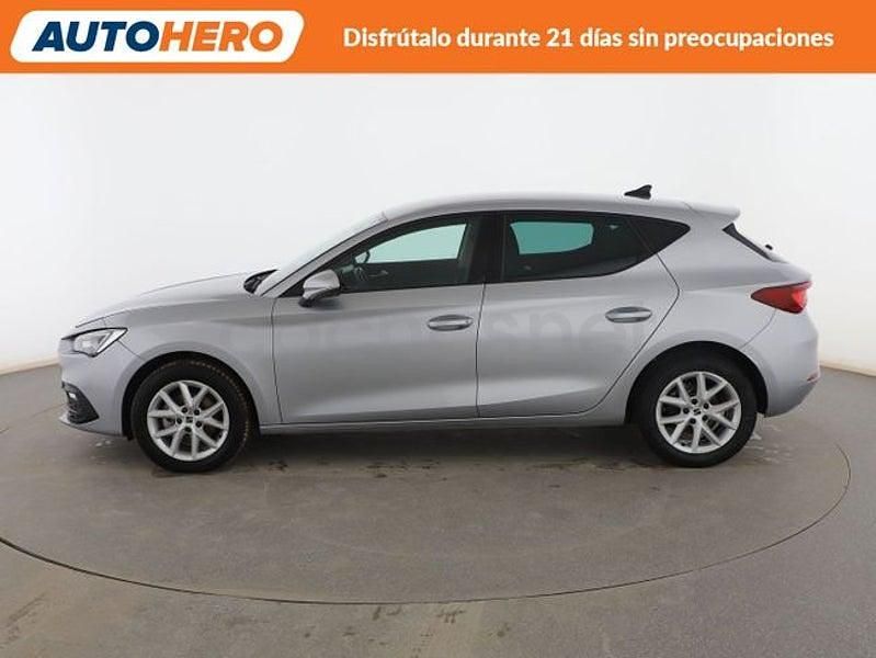 Usado Seat Leon Style 131 CV (96 kW) 2021 Gris / plata Berlina