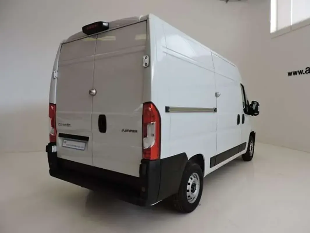 Usado Citroën Jumper 120 CV (88 kW) 2024 Blanco Monovolumen