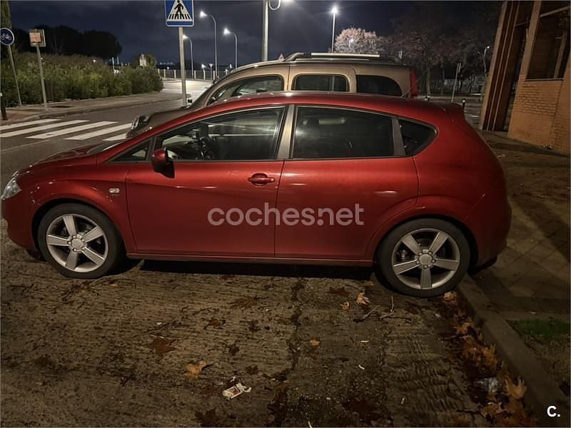 Usado Seat Leon Sport 140 CV (102 kW) 2006 Granate Utilitario