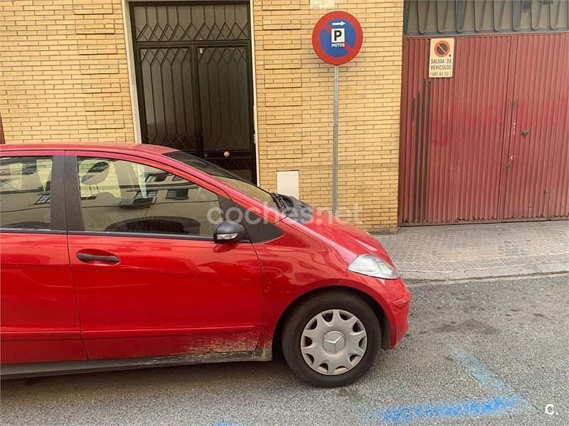 Usado Mercedes A160 Classic 82 CV (60 kW) 2006 Rojo Monovolumen