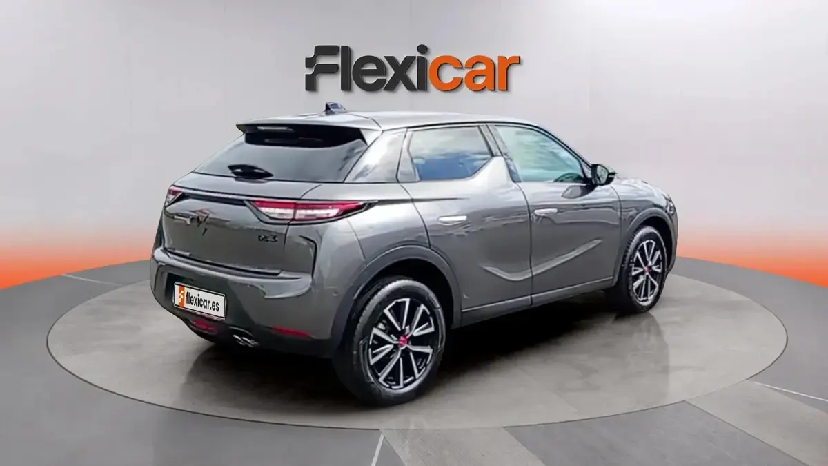 Usado DS Automobiles DS3 Crossback Performance 131 CV (96 kW) 2023 Gris SUV