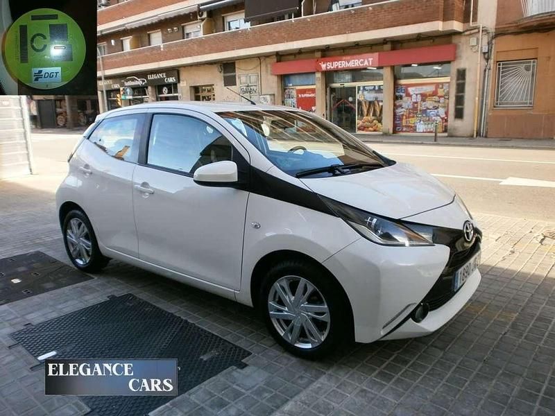 Blanco Usado 2017 Toyota Aygo X-play Utilitario | 8500 € (Buen precio) - Imagen 1/4