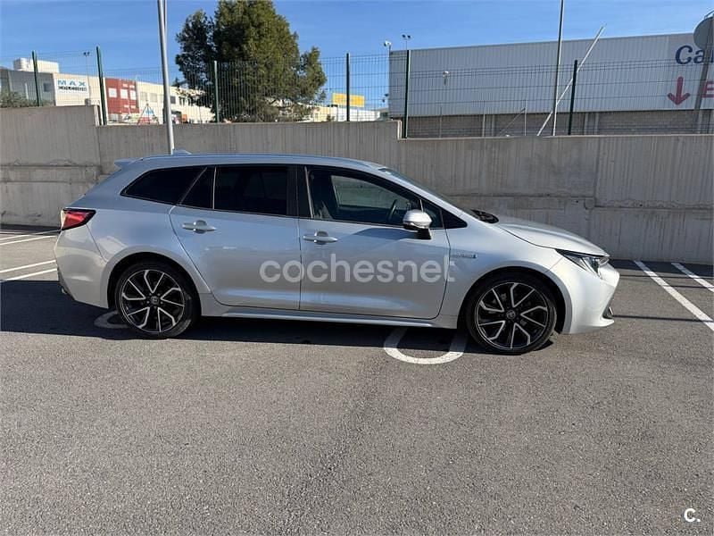 Usado Toyota Corolla Advance 180 CV (132 kW) 2020 Gris / plata Familiar