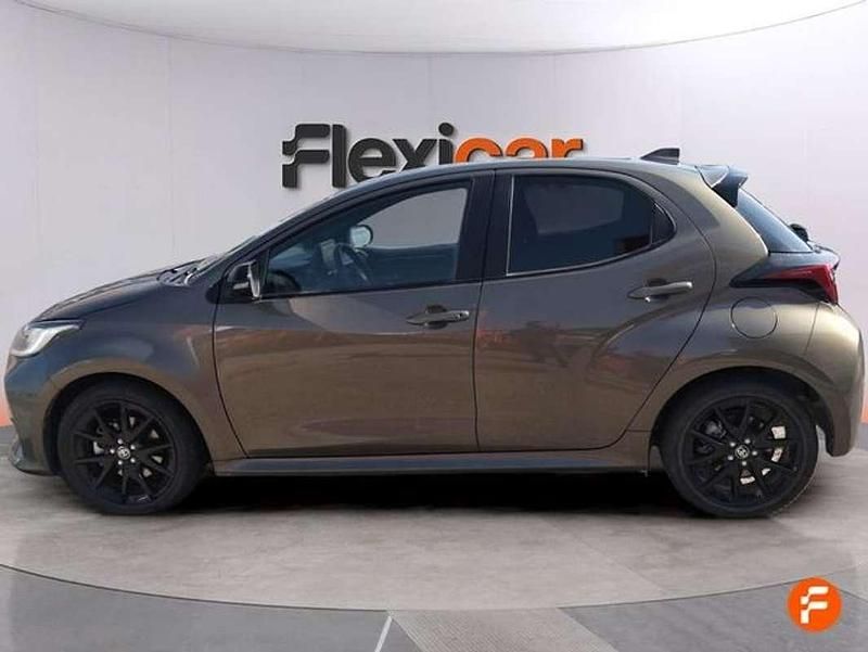 Usado Toyota Yaris Hybrid Plus 116 CV (85 kW) 2022 Verde Utilitario