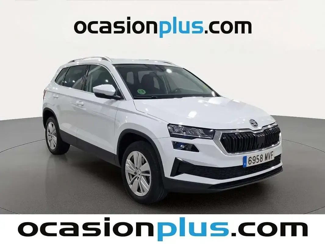 Usado Skoda Karoq Selection 116 CV (85 kW) 2024 Blanco SUV