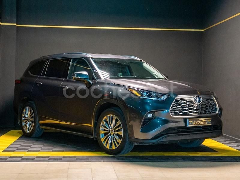 Gris / plata Usado 2022 Toyota Highlander Advance SUV | 42.990 € (Precio justo) - Imagen 1/4