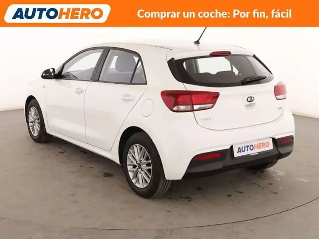 Usado Kia Rio 101 CV (74 kW) 2020 Blanco Berlina