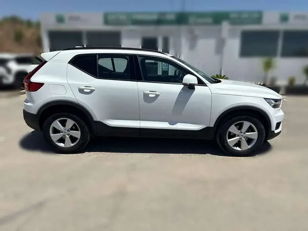 Usado Volvo XC40 Momentum 129 CV (94 kW) 2021 Blanco SUV