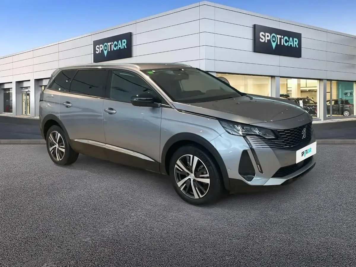 Usado Peugeot 5008 Allure 130 CV (95 kW) 2021 Gris SUV
