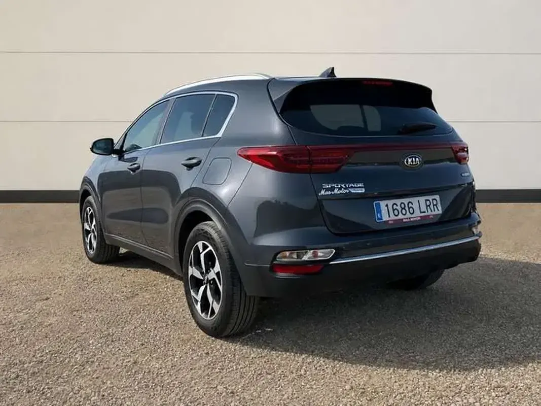 Usado Kia Sportage Plus 136 CV (100 kW) 2021 Negro SUV