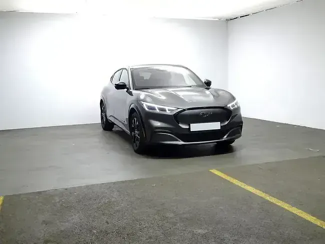 Usado Ford Mustang Mach-E Premium 216 kW (294 CV) 2023 Gris SUV